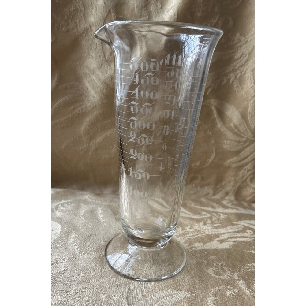Vintage ETCHED GLASS FOOTED 16 oz 500 cc graduated chemistry BEAKER APOTHECARY